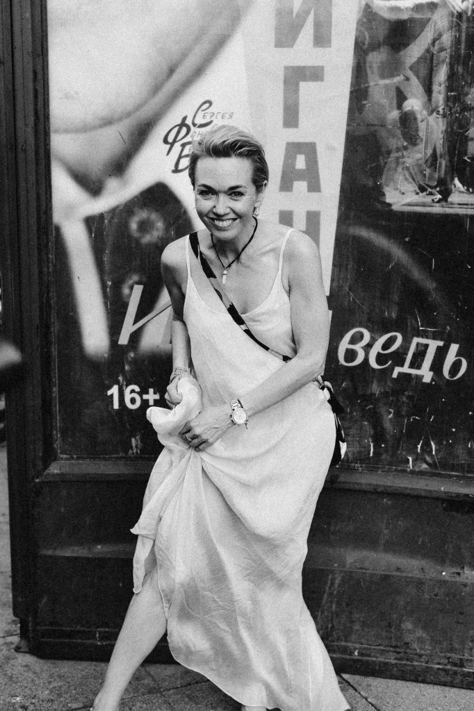 woman portrait in dinamic pose on the street